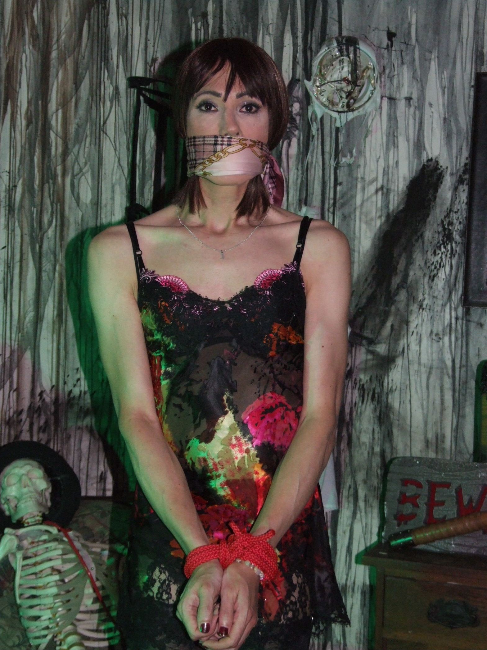 Jennifer Lunden - Jennifer in the Haunted House